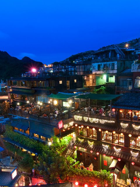 【新北瑞芳-九份老街一日遊】令人陶醉的美麗海景和輝煌的淘金年代，來趟懷舊之旅吧！