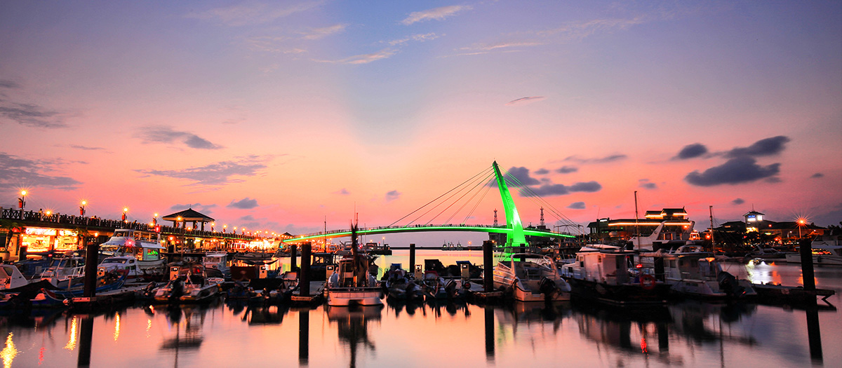【新北淡水漁人碼頭】一起慢步美麗光雕情人橋,欣賞無敵海景/夕陽/夜景 幸福情人塔 必玩台灣10000個景點