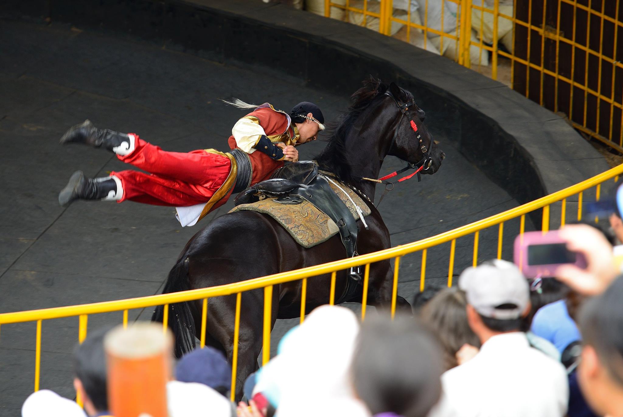 【南投清境農場】來這必看馬術表演!超帥氣蒙古騎士駿馬上技藝翻騰、賣力演出! 必玩台灣10000個景點