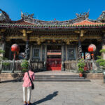 【龍山寺深度旅行指南｜百年信仰與現代城市的靈性對話】