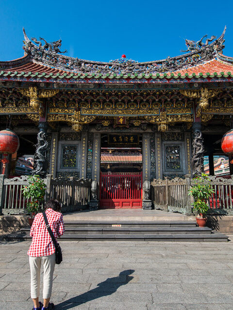 【龍山寺深度旅行指南｜百年信仰與現代城市的靈性對話】