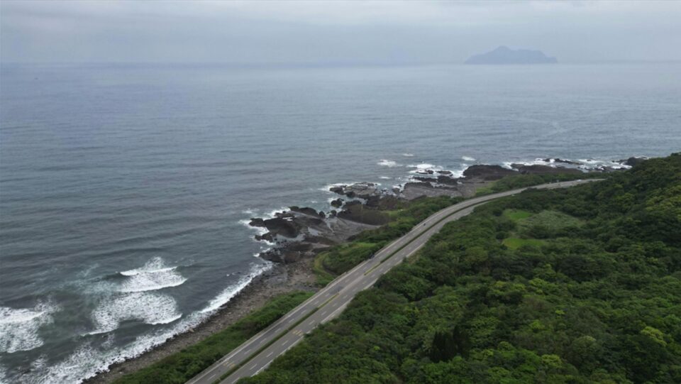 「水金九公路」(連接瑞芳、金瓜石、九份等地的沿海景觀公路)