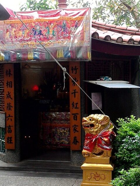 台灣土地公廟散步入門：從台北景美集應廟到台中萬和宮，認識在地守護神的廟宇文化
