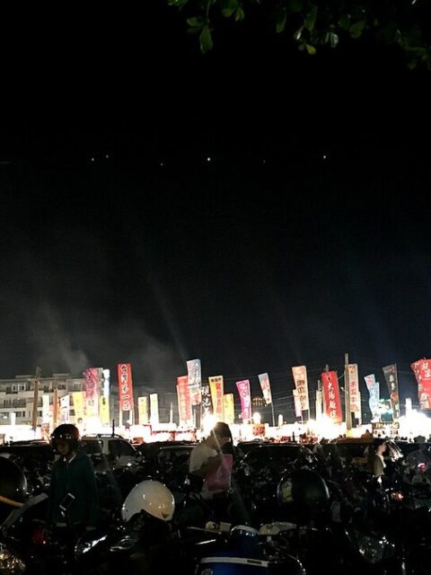 逛夜市避開地雷的通用原則:從攤位擺設、油鍋狀態到食材保鮮的觀察法 逛夜市避開地雷的通用原則:從攤位擺設、油鍋狀態到食材保鮮的觀察法